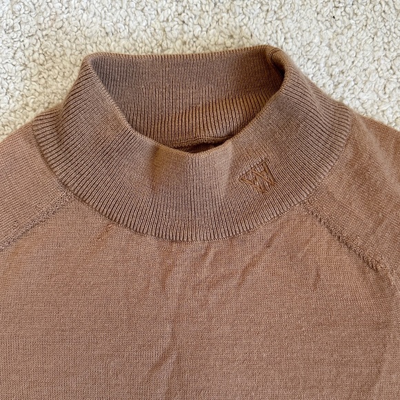 EUC Wood Wood Brown Mockneck Sweater with Black Contrast Sleeve Piping in Small - Picture 7 of 9